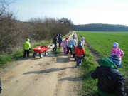 Ukliďme Česko - ukliďme cestu do lesa